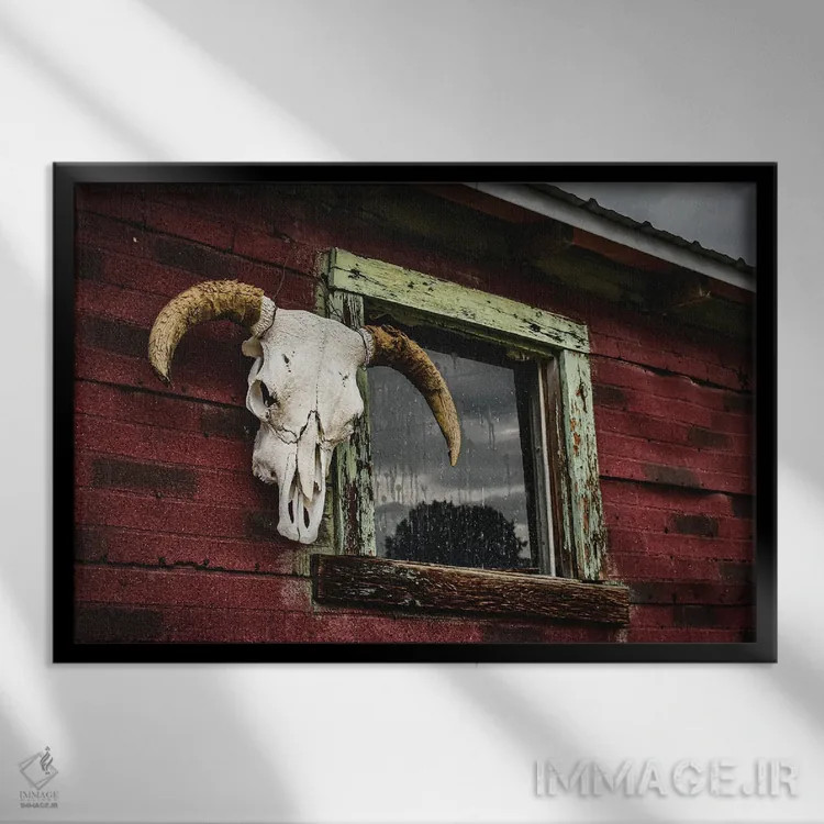 تابلو آویزان بودن (فضاسازی) اثر کریستوفر توماس - نمای قابدار مشکی