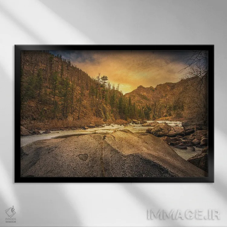 تابلو درخشش طلایی دره (۲) اثر کریستوفر توماس - نمای قابدار مشکی