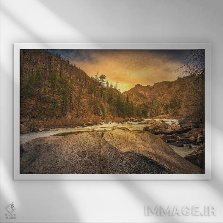 تابلو درخشش طلایی دره (۲) اثر کریستوفر توماس - نمای قابدار سفید