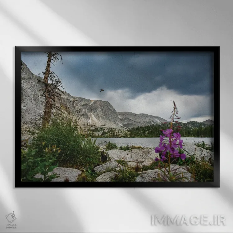 تابلو دریاچهٔ ماری در ماه اوت اثر کریستوفر توماس - نمای قابدار مشکی