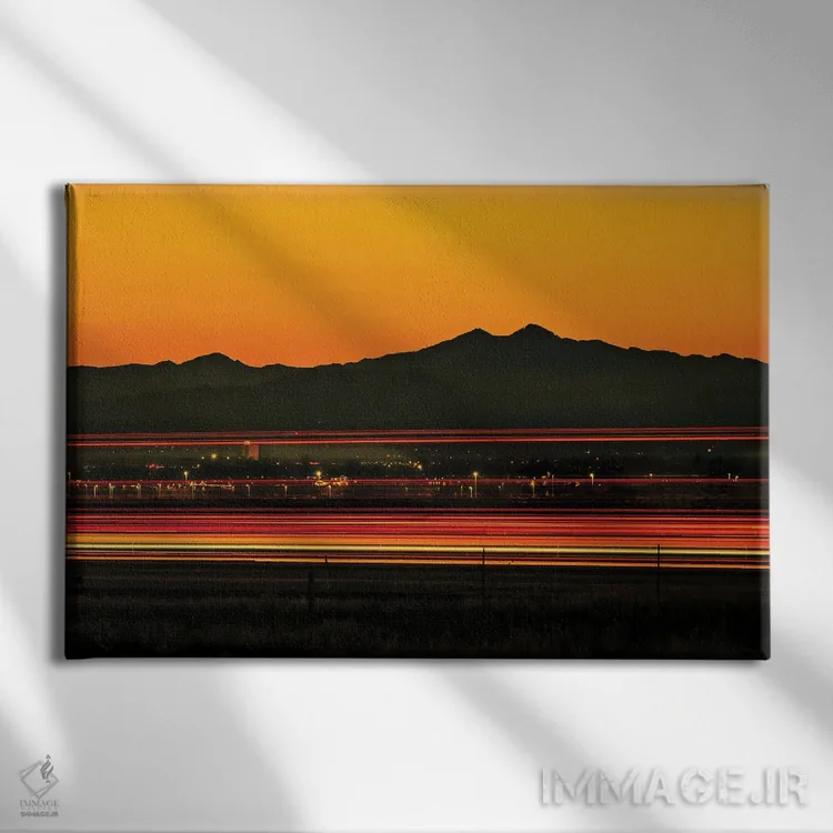 تابلو نوکو در حرکت (نام منطقه) اثر کریستوفر توماس - نمای روبهرو روی دیوار