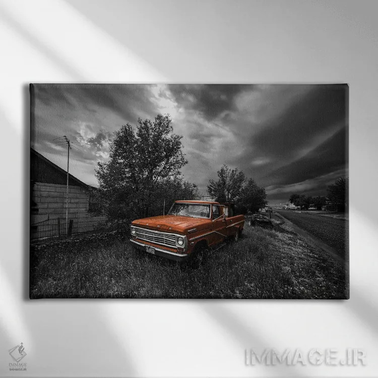 تابلو کامیون فورد قرمز قدیمی اثر کریستوفر توماس - نمای روبهرو روی دیوار