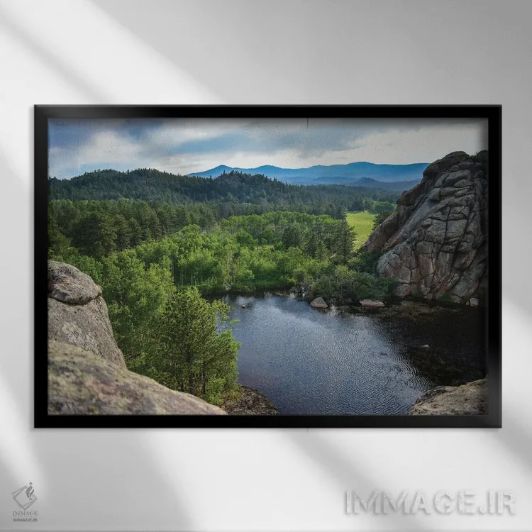 تابلو چشمانداز دریاچهٔ شبح اثر کریستوفر توماس - نمای قابدار مشکی