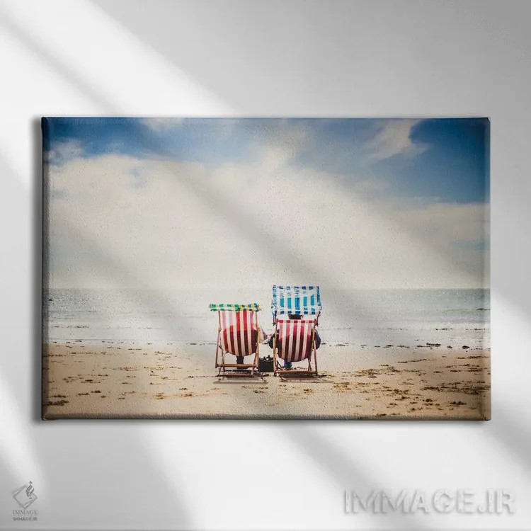 تابلو این زندگیست؛ صندلیهای ساحلی اثر چاد پاول - نمای روبهرو روی دیوار