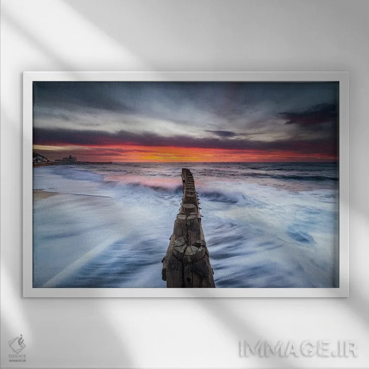 تابلو آرامش آب در خلیج ونتنور اثر چاد پاول - نمای قابدار سفید