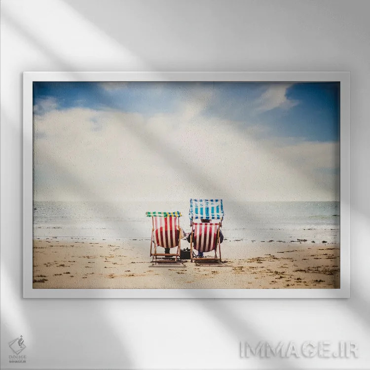 تابلو این زندگیست؛ صندلیهای ساحلی اثر چاد پاول - نمای قابدار سفید