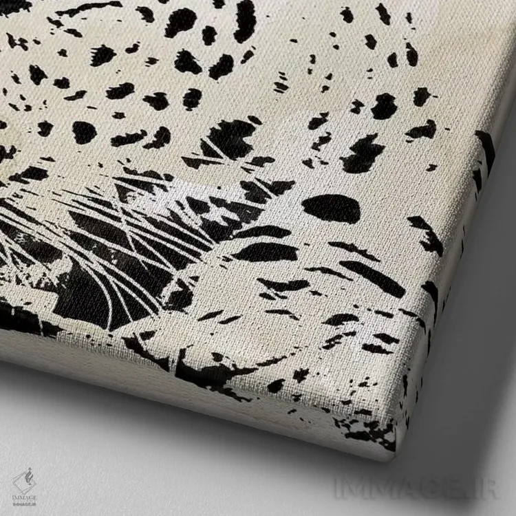 تابلو "خالهای پلنگی سه" اثر کارول رابینسون - نمای نزدیک بافت بوم