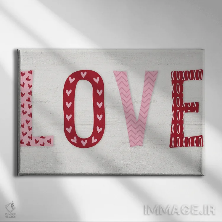 تابلو عشق با نقش و نگار اثر ناتالی کارپنتری - نمای روبهرو روی دیوار