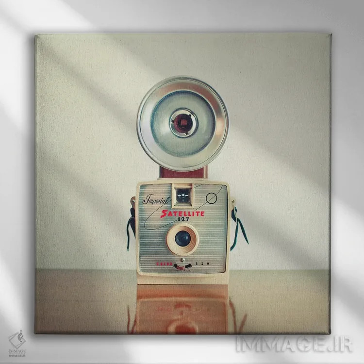 تابلو ماهواره اثر کاسیا بک - نمای روبهرو روی دیوار
