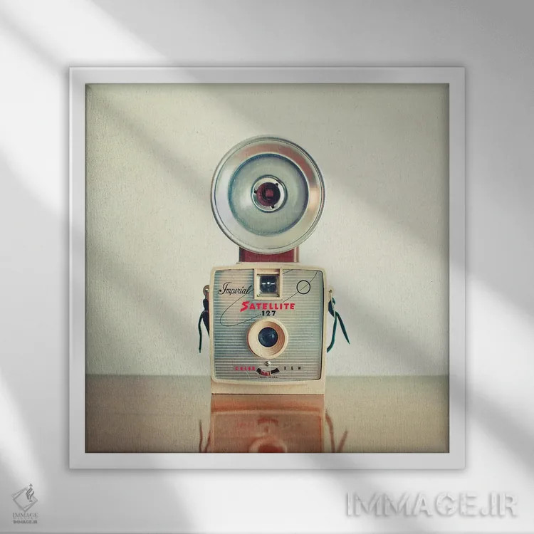 تابلو ماهواره اثر کاسیا بک - نمای قابدار سفید