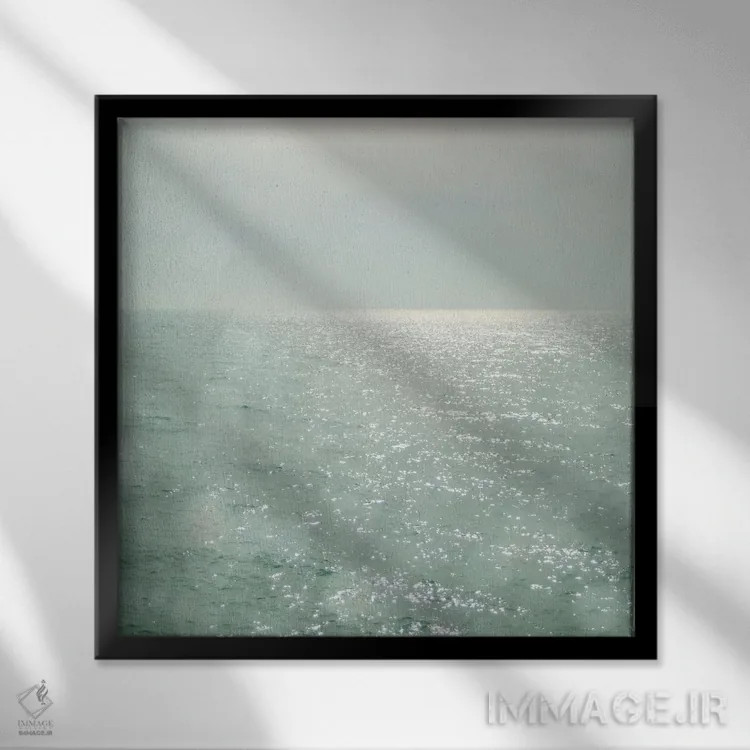 تابلو دریای نقرهای اثر کاسیا بک - نمای قابدار مشکی