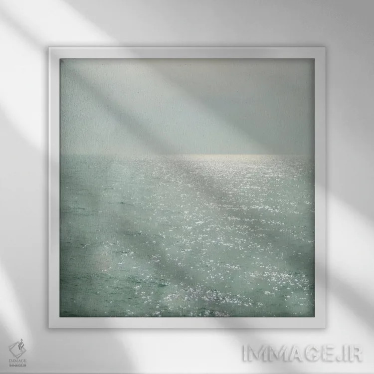 تابلو دریای نقرهای اثر کاسیا بک - نمای قابدار سفید