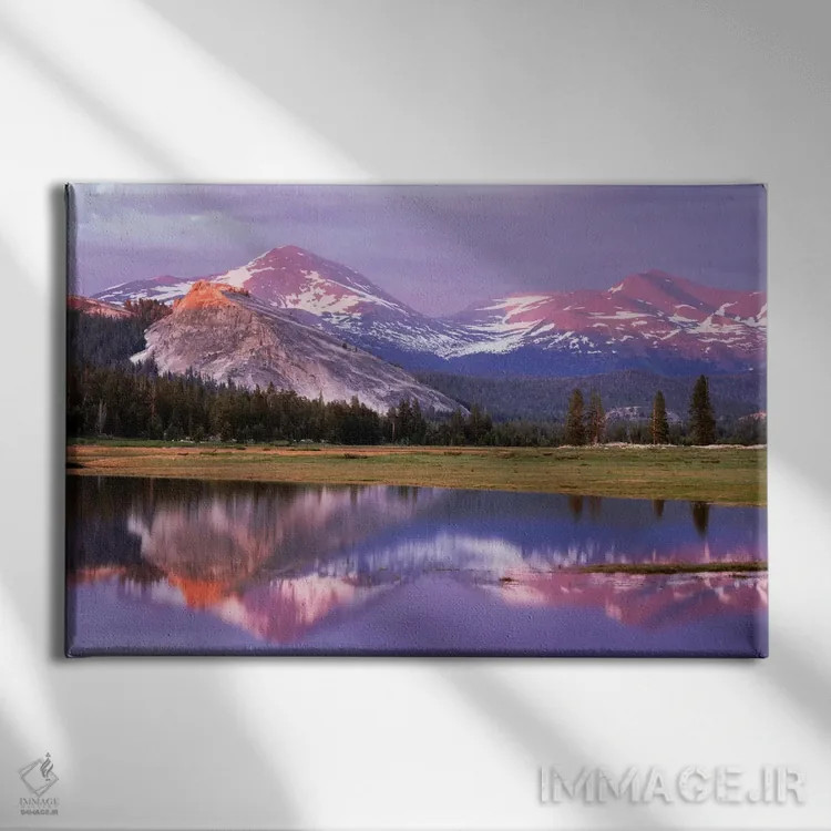 تابلو گنبد لِمبرت و بازتاب آن در رود توئولامنه، پارک ملی یوسمیتی، کالیفرنیا، آمریکا اثر کریستوفر تالبوت فرانک - نمای روبهرو روی دیوار