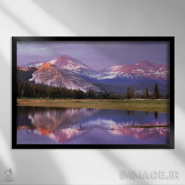 تابلو گنبد لِمبرت و بازتاب آن در رود توئولامنه، پارک ملی یوسمیتی، کالیفرنیا، آمریکا اثر کریستوفر تالبوت فرانک - نمای قابدار مشکی