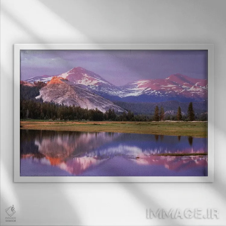 تابلو گنبد لِمبرت و بازتاب آن در رود توئولامنه، پارک ملی یوسمیتی، کالیفرنیا، آمریکا اثر کریستوفر تالبوت فرانک - نمای قابدار سفید