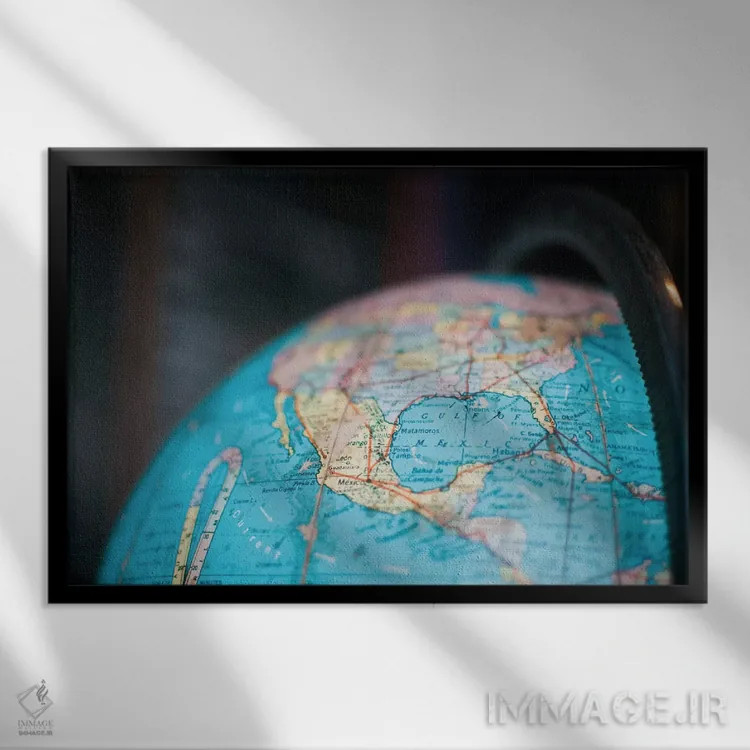 تابلو کره زمین ۱ اثر چلسیا ویکتوریا - نمای قابدار مشکی