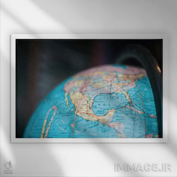 تابلو کره زمین ۱ اثر چلسیا ویکتوریا - نمای قابدار سفید