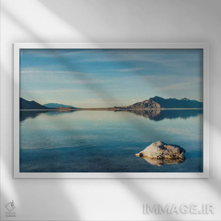 تابلو دریاچهٔ نمک اثر چلسیا ویکتوریا - نمای قابدار سفید