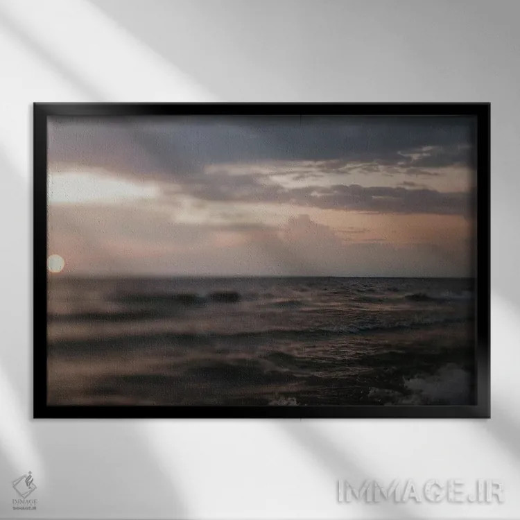 تابلو لبهٔ جهان اثر چلسیا ویکتوریا - نمای قابدار مشکی