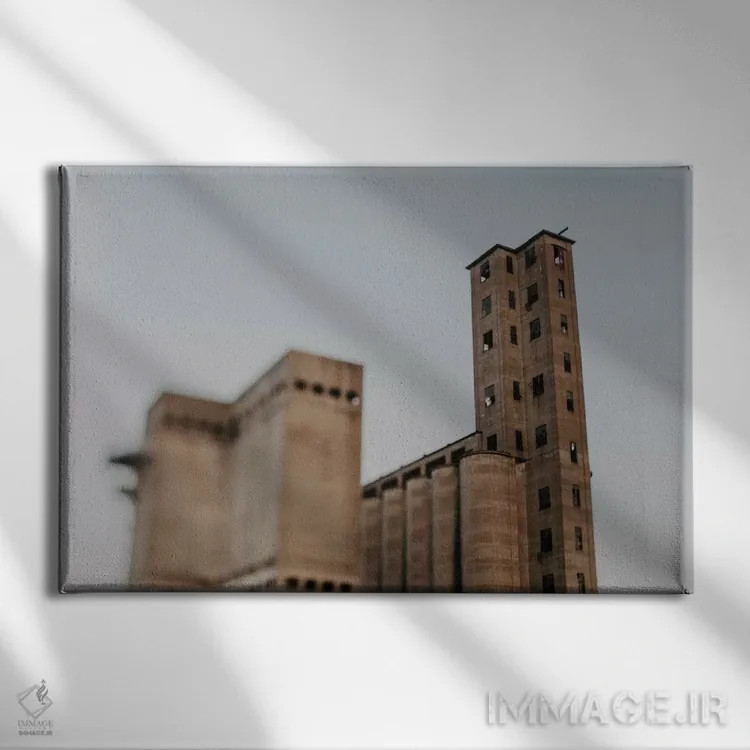 تابلو شهر سیلوها (سیلوی غلات) اثر چلسیا ویکتوریا - نمای روبهرو روی دیوار