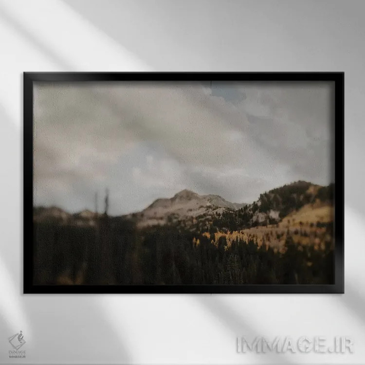 تابلو کوهستانهای پاییزی اثر چلسیا ویکتوریا - نمای قابدار مشکی