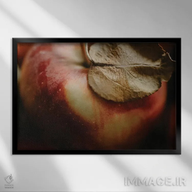 تابلو سیب تازه اثر چلسیا ویکتوریا - نمای قابدار مشکی