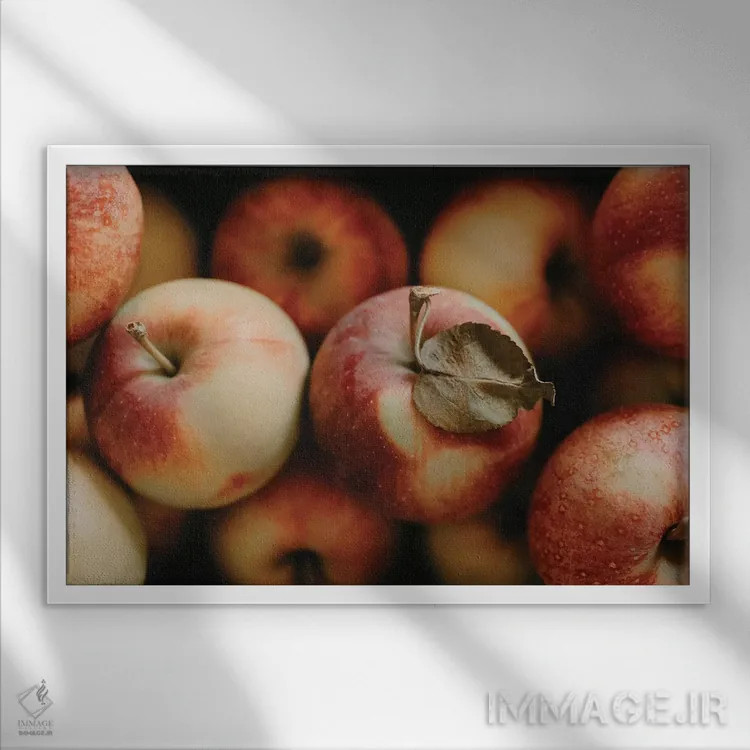 تابلو طبیعت بیجان سیب اثر چلسیا ویکتوریا - نمای قابدار سفید