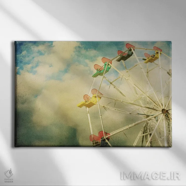 تابلو میچرخیم دور هم اثر چلسیا ویکتوریا - نمای روبهرو روی دیوار
