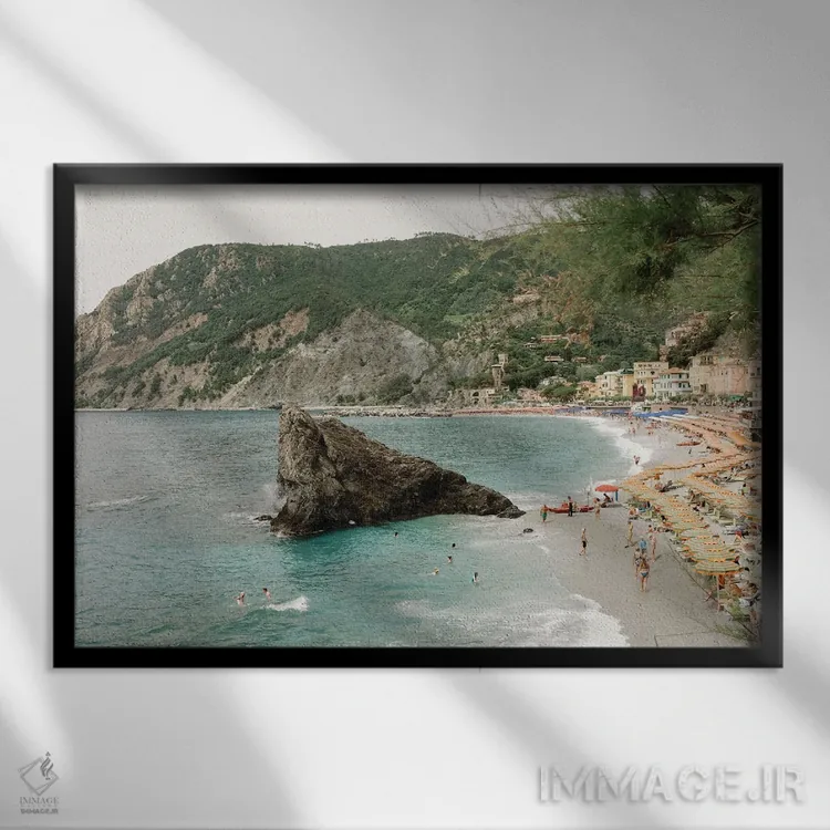 تابلو ساحل مونتروسو آل ماره اثر چلسیا ویکتوریا - نمای قابدار مشکی