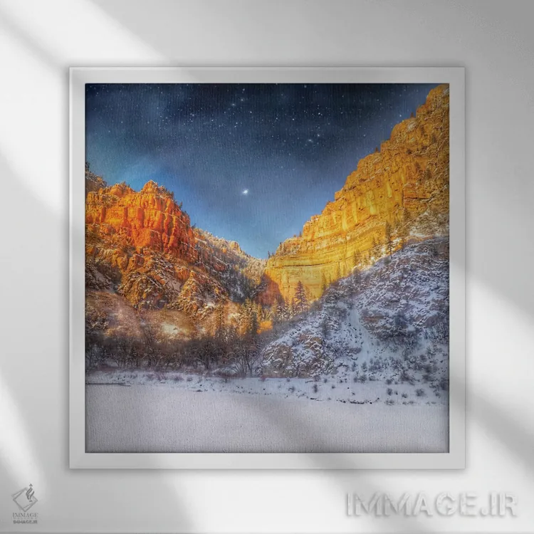 تابلو درهٔ کوهستانی اثر کیتلین ورا - نمای قابدار سفید