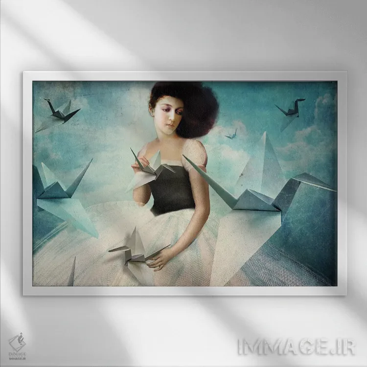 تابلو اولین درنای اُریگامی من اثر کاترین ولز-استاین (هنرمند فتومانتیج آلمانی) - نمای قابدار سفید