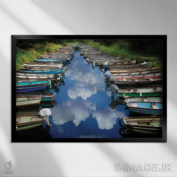 تابلو انعکاس قایقها اثر دنیس فراتس - نمای قابدار مشکی