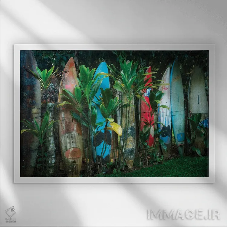 تابلو حصار با تخته موجسواری V اثر دنیس فراتس - نمای قابدار سفید