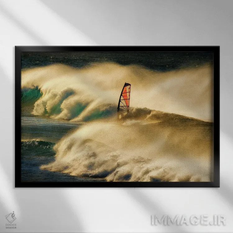 تابلو موجسواری بادبانی در هوای بادخیز اثر دنیس فراتس - نمای قابدار مشکی