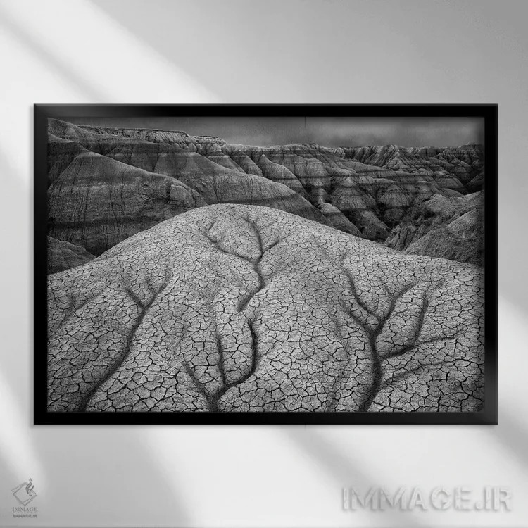 تابلو فرسایش زمین بایر اثر دنیس فراتس - نمای قابدار مشکی