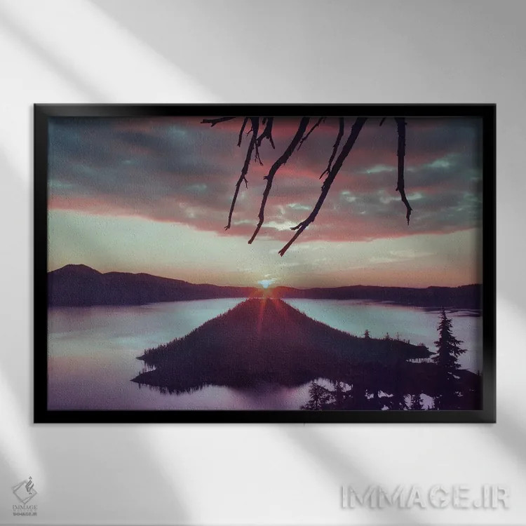 تابلو طلوع خورشید دریاچه دهانه آتشفشانی اثر دنیس فراتس - نمای قابدار مشکی