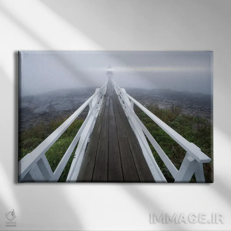 تابلو فانوس دریایی مهآلود III اثر دنیس فراتس - نمای روبهرو روی دیوار