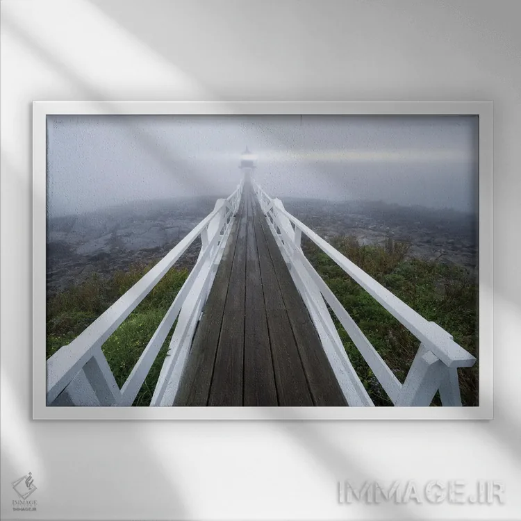 تابلو فانوس دریایی مهآلود III اثر دنیس فراتس - نمای قابدار سفید