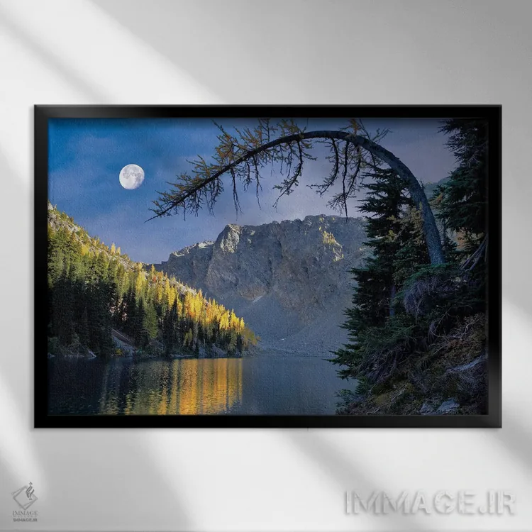 تابلو بازتاب ماه پائیزی اثر دنیس فراتس - نمای قابدار مشکی
