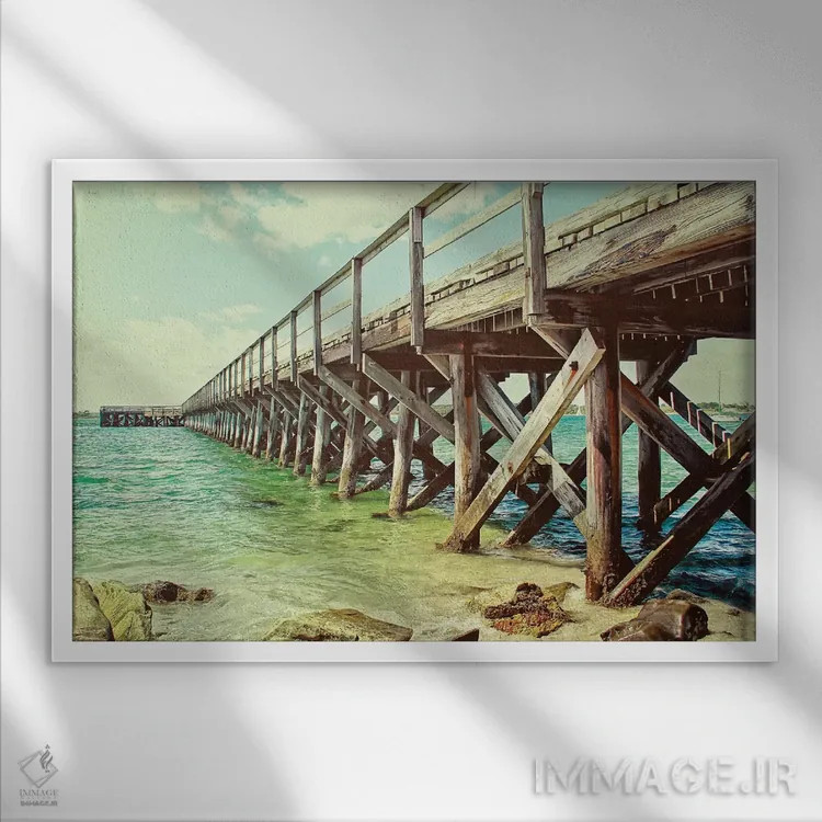 تابلو اسکلهٔ اقیانوسی اثر دبرا اوبرتانک - نمای قابدار سفید