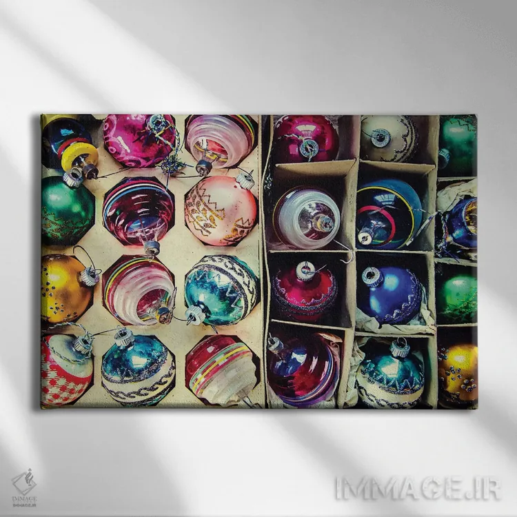 تابلو تزئینات قدیمی اثر دبرا اوبرتانک - نمای روبهرو روی دیوار