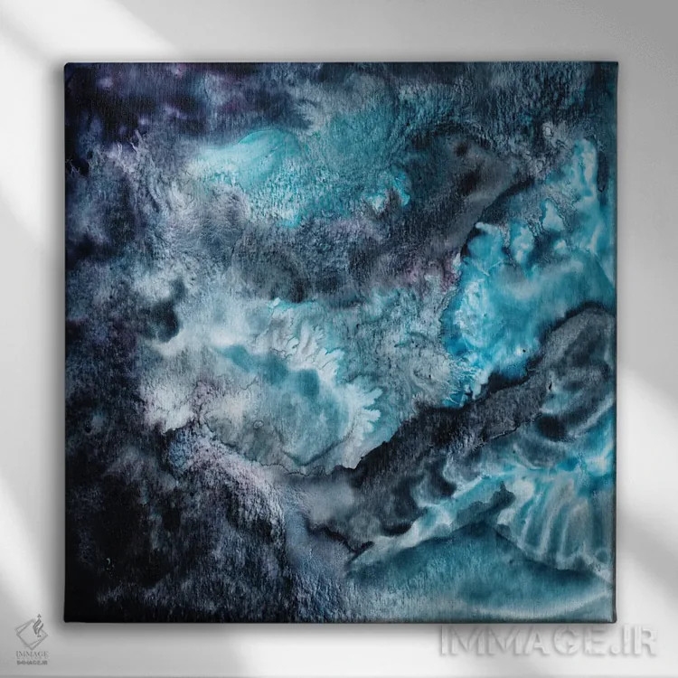 تابلو آب آبیِ عمیق اثر دلنارا ال - نمای روبهرو روی دیوار