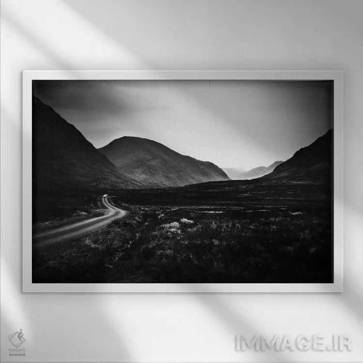 تابلو به سوی گلن اتیو (اسکاتلند) اثر دوریت فوگ - نمای قابدار سفید