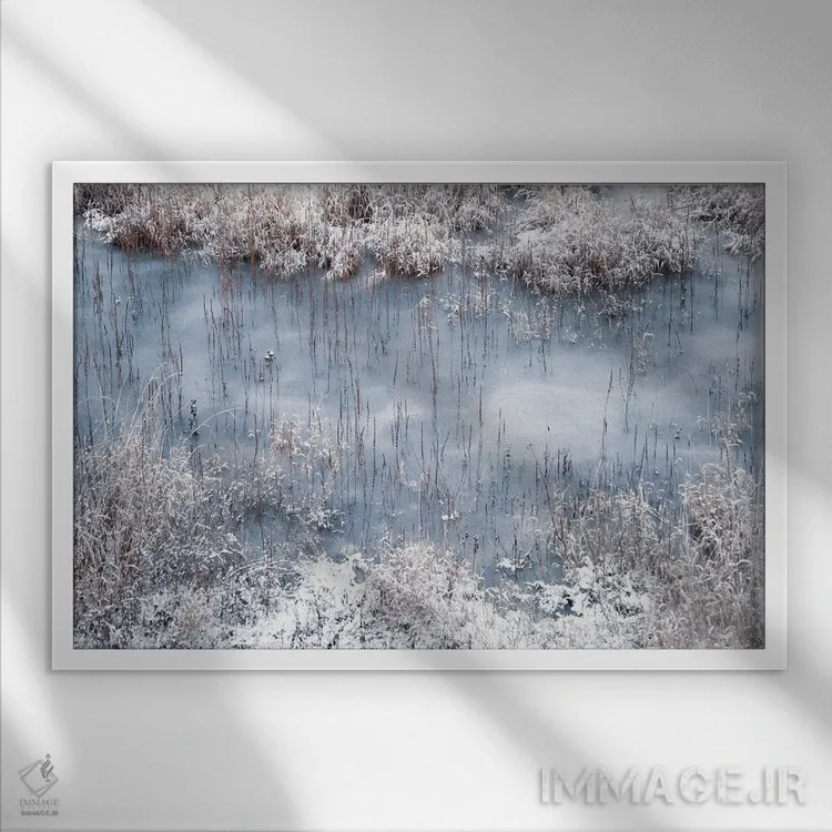 تابلو رودخانه زمستانی اثر دوریت فوگ - نمای قابدار سفید