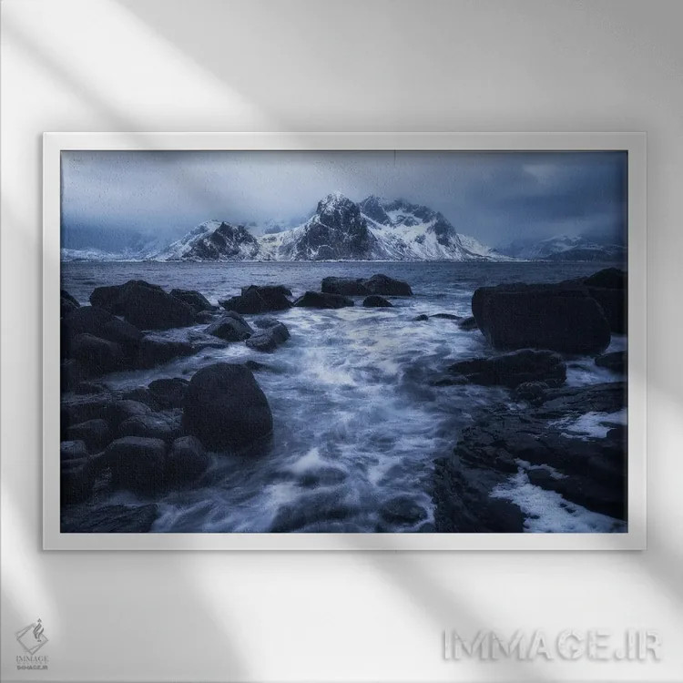 تابلو ساحل فلکستاد رمزآلود در لوفوتن (نروژ) اثر دنیل گاستاگر - نمای قابدار سفید