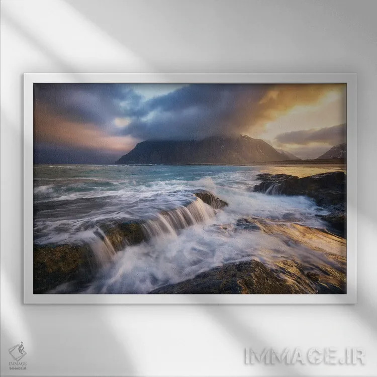 تابلو طلوع طلایی در ساحل اسکگساندن (لوفوتن) اثر دنیل گاستاگر - نمای قابدار سفید