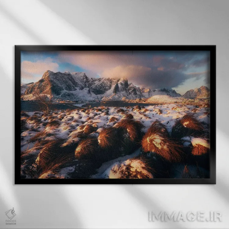 تابلو صبح زمستانی طلایی در ساکریسوی (لوفوتن) اثر دنیل گاستاگر - نمای قابدار مشکی