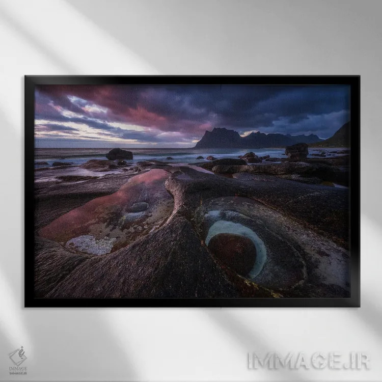 تابلو غروب رمزآلود در ساحل اوتاکلیو (نروژ) اثر دنیل گاستاگر - نمای قابدار مشکی