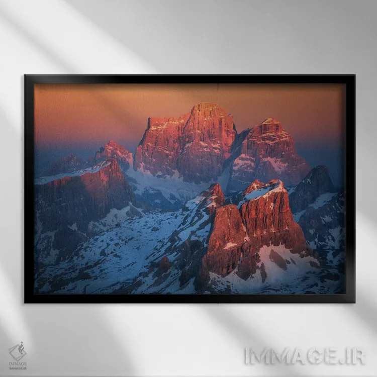 تابلو غروب سرخ در مونته پلمو (دولومیت) اثر دنیل گاستاگر - نمای قابدار مشکی