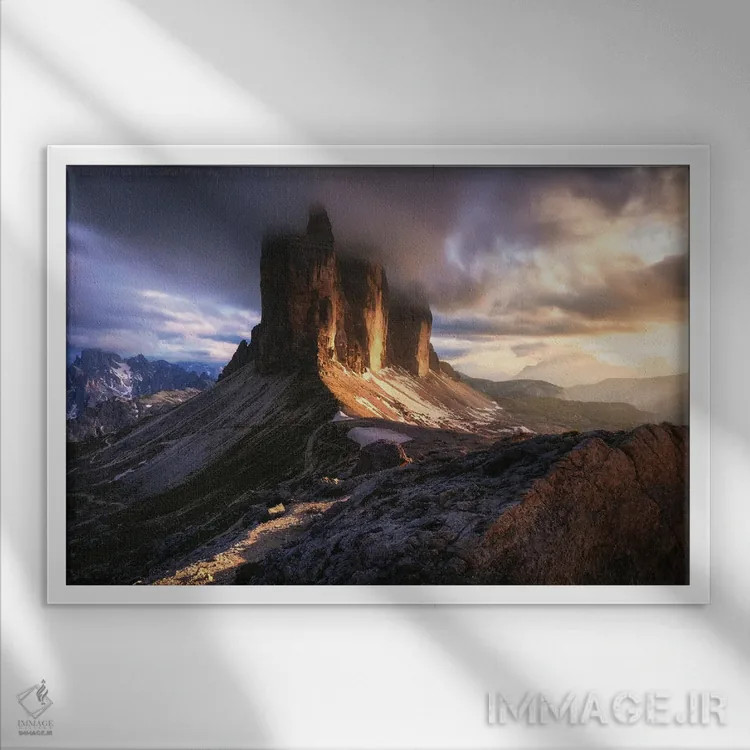 تابلو نور طلایی در تره چیمه دی لاواردو (دولومیت) اثر دنیل گاستاگر - نمای قابدار سفید